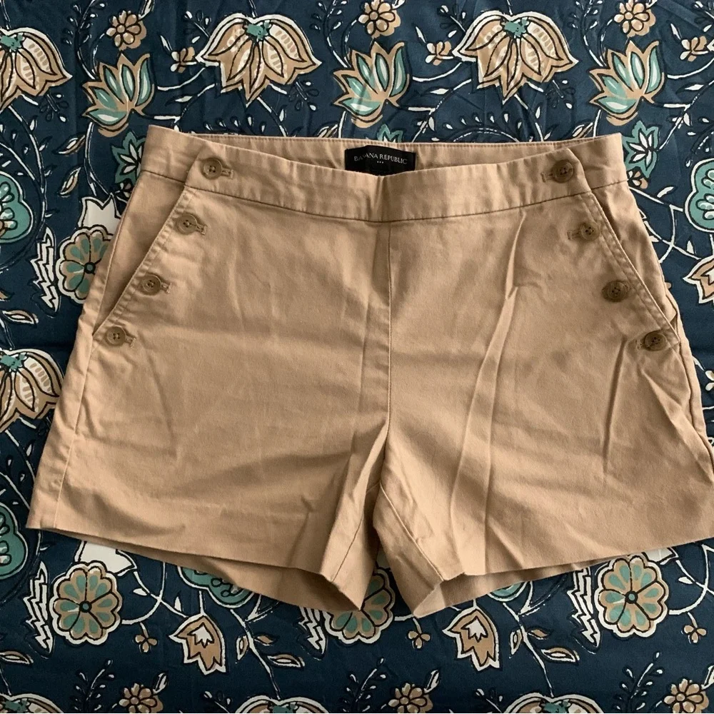 🌸 FINAL SALE PRICE 🌸 Banana Republic Women’s sailor Shorts size 2 khaki - Picture 2 of 5